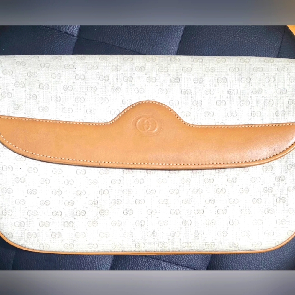 EUC!! AUTHENTIC VINTAGE GUCCI clutch/crossbody/shoulder bag - no strap.